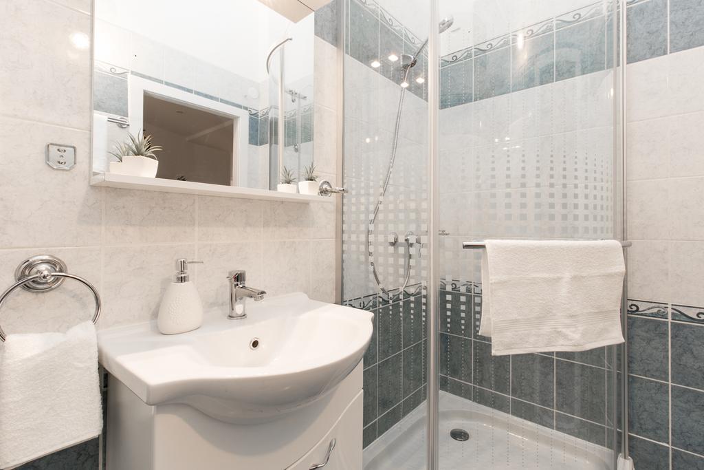 Bpm: Dob70 Classic Apartment In Downtown Budapesta Cameră foto