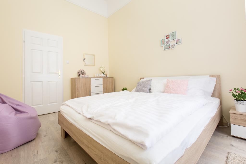 Bpm: Dob70 Classic Apartment In Downtown Budapesta Cameră foto