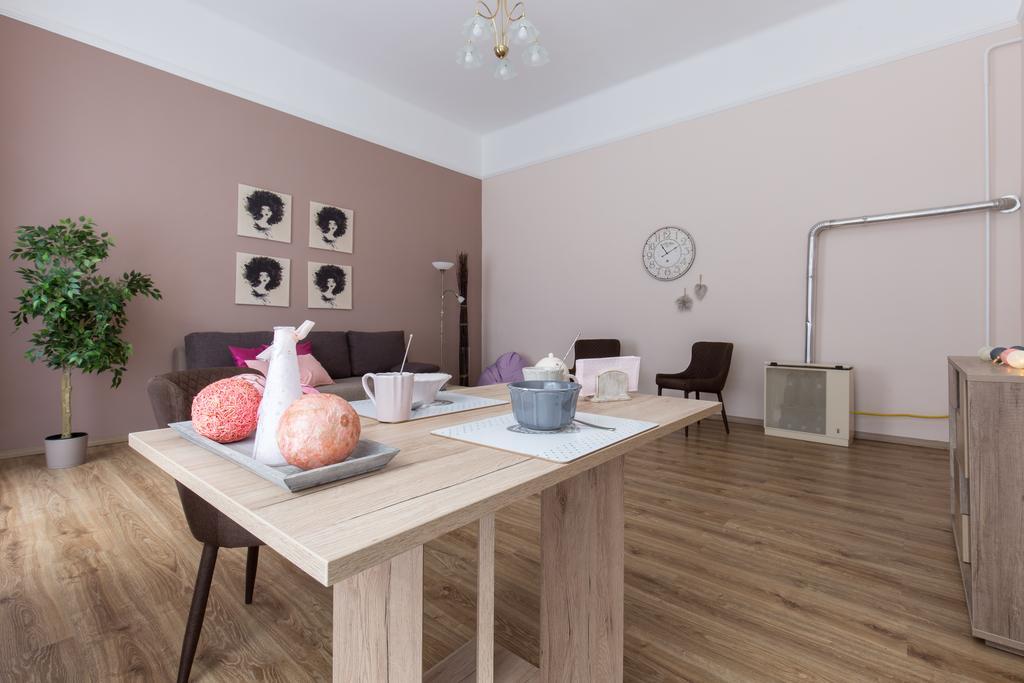 Bpm: Dob70 Classic Apartment In Downtown Budapesta Cameră foto
