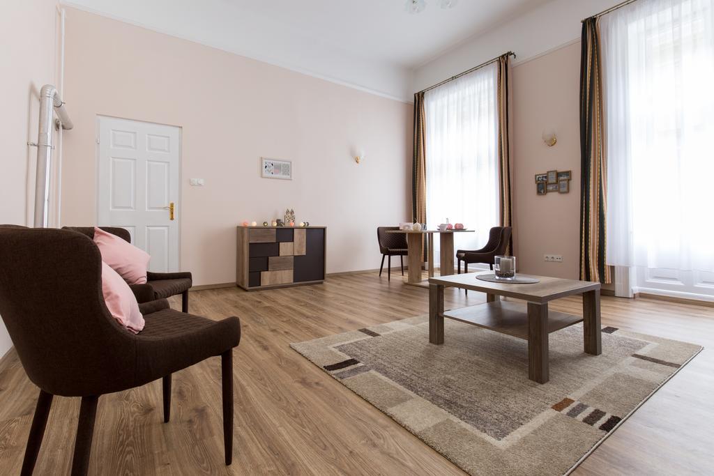 Bpm: Dob70 Classic Apartment In Downtown Budapesta Cameră foto
