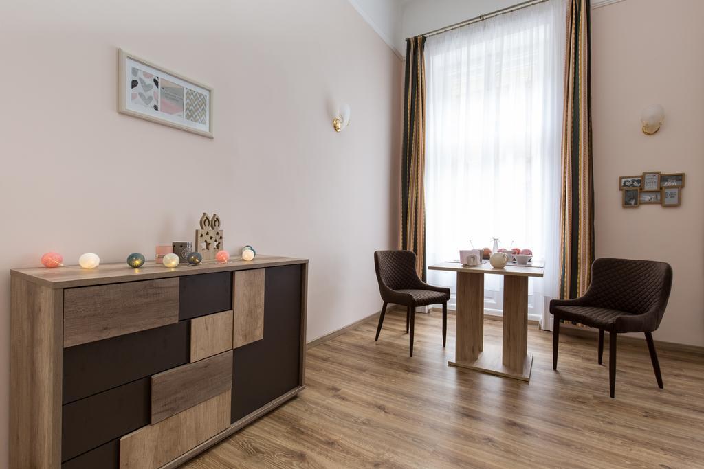 Bpm: Dob70 Classic Apartment In Downtown Budapesta Cameră foto