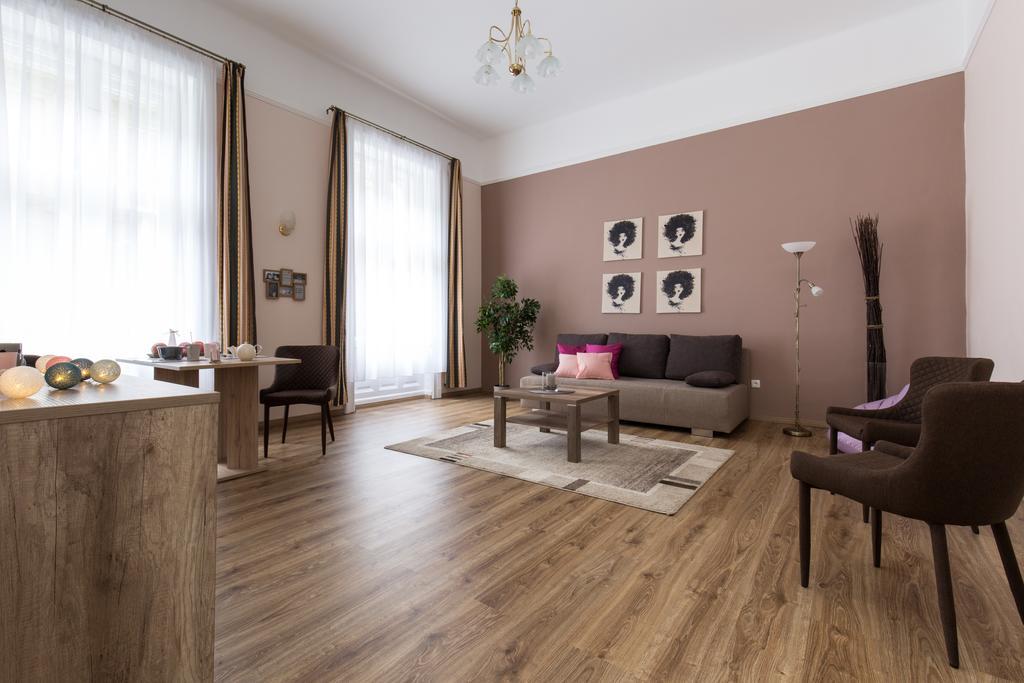Bpm: Dob70 Classic Apartment In Downtown Budapesta Cameră foto