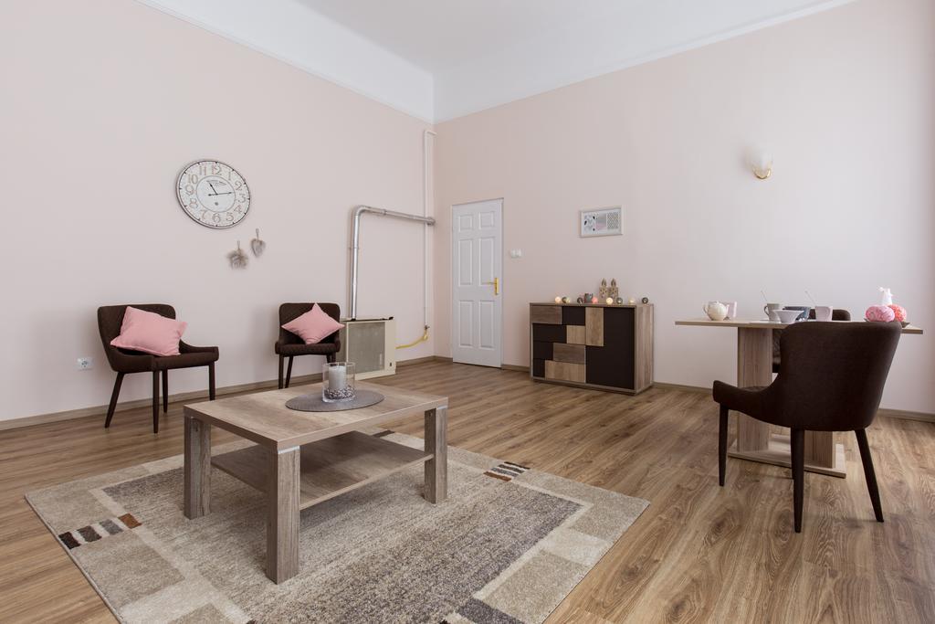 Bpm: Dob70 Classic Apartment In Downtown Budapesta Cameră foto